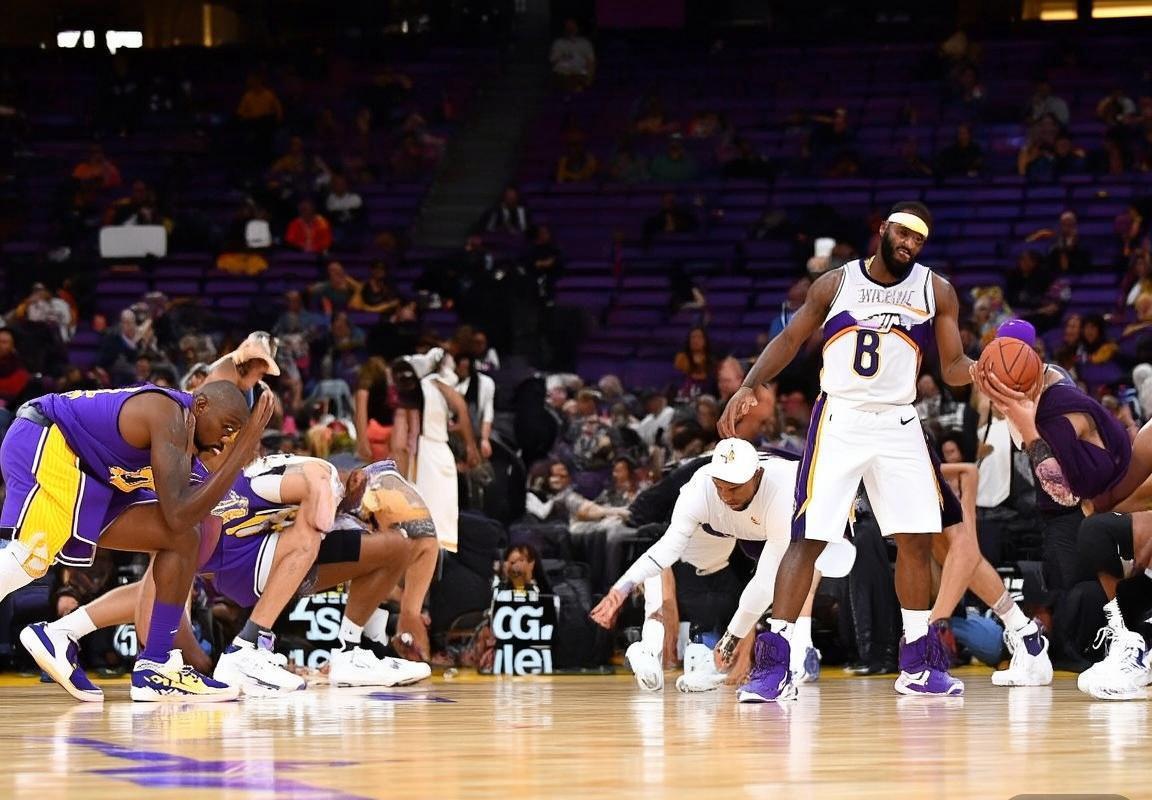 2017洛杉矶湖人队VS鹈鹕队巅峰对决：新秀崛起与逆转战记